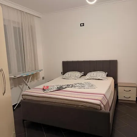 Fia Mali I Robit Retreat Apartamento Golem (Tirana)